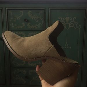 Chinese laundry beige booties/mules